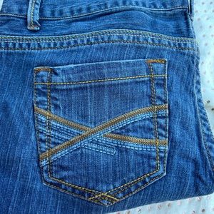 American Eagle stretch size 4    inseam 24 rise 9